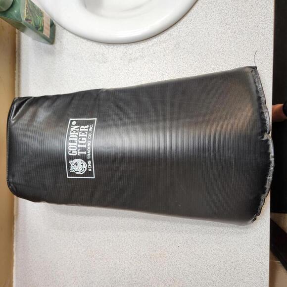 Golden Tiger Martial Arts/Karate Sleeve Mitt - Picture 1 of 7
